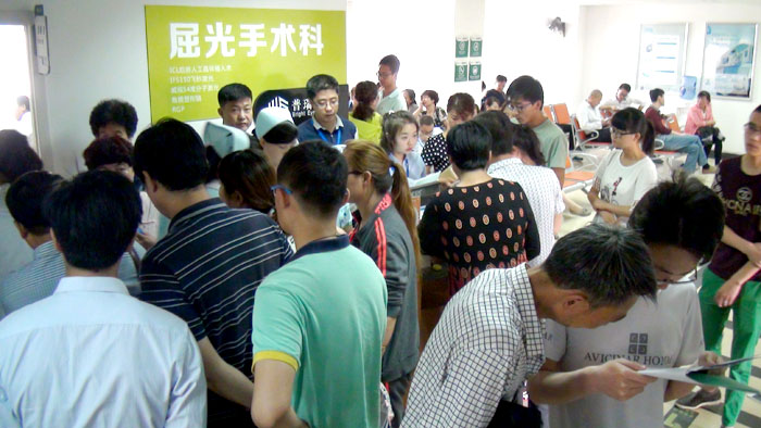高考后小高峰，近視學(xué)子認(rèn)定普瑞全飛秒近視手術(shù)