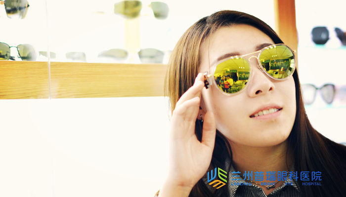 春暖花開盛夏即來(lái)，扮靚墨鏡在等你
