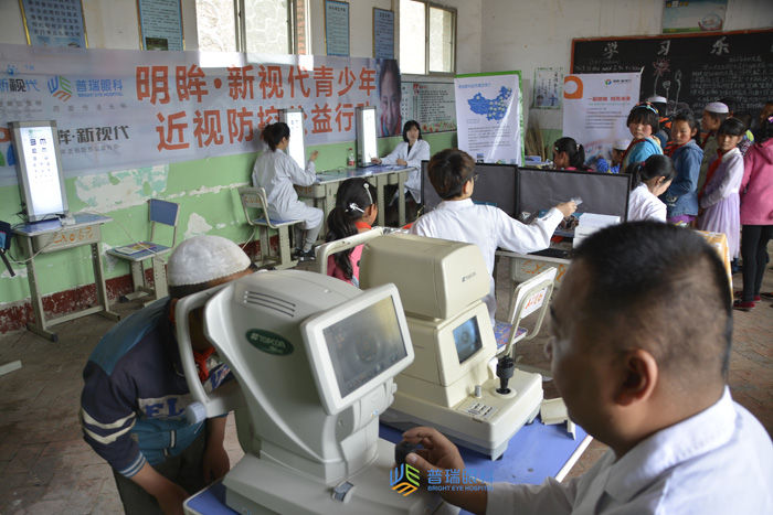 迎六一，高校公益跑愛心小學(xué)義診
