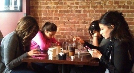 蘭州眼科醫(yī)院：手機(jī)控，易患沙眼！