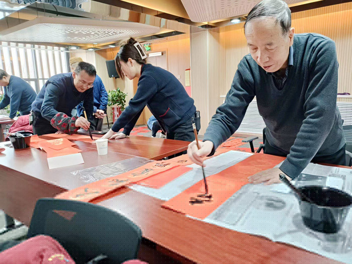“淡淡墨香飄，濃濃新春情”蘭州普瑞眼視光醫(yī)院給患者送