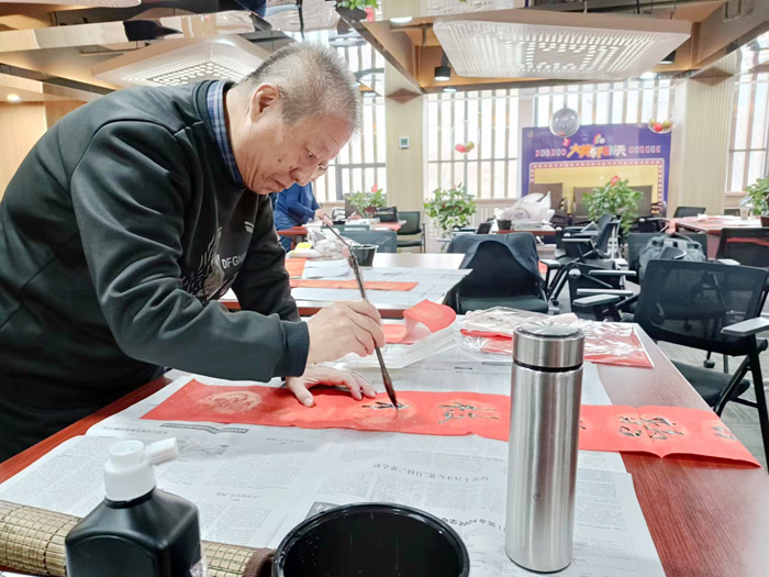 “淡淡墨香飄，濃濃新春情”蘭州普瑞眼視光醫(yī)院給患者送
